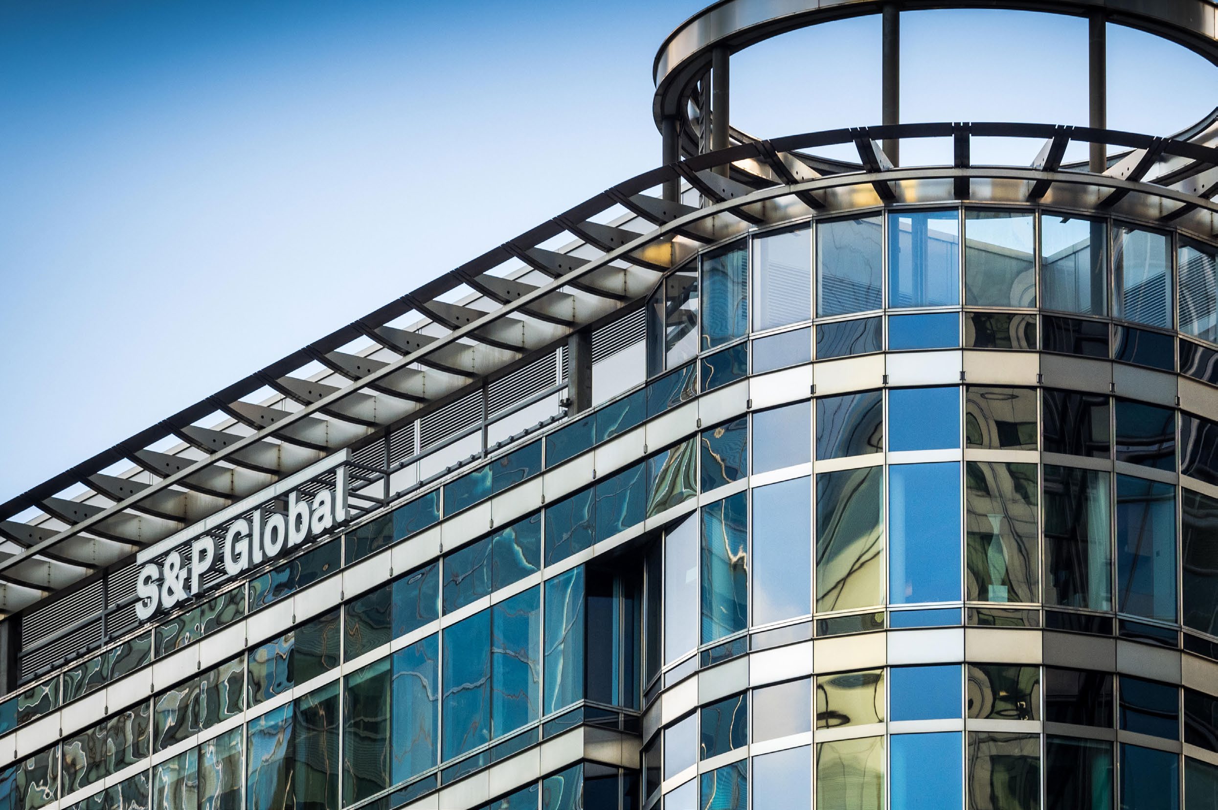 md_fund-managers-desk_s-p