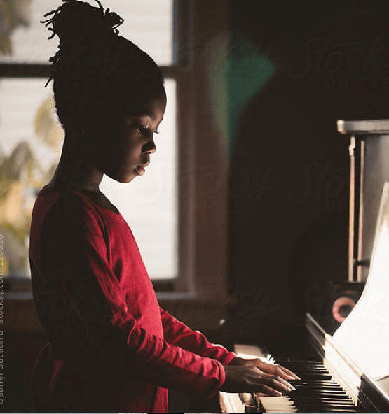 girl with piano